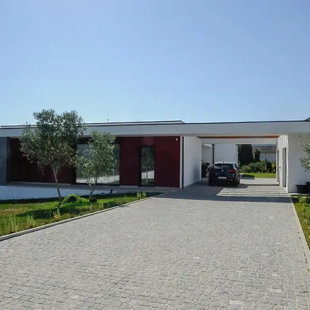 Wh Villa *
